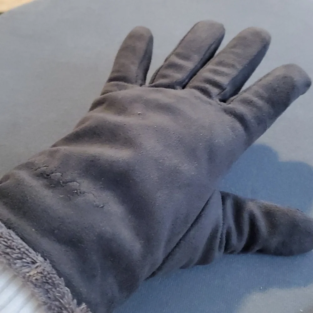 Gray cozy woman's winter faux fur‎ lined. Very good used condition.
